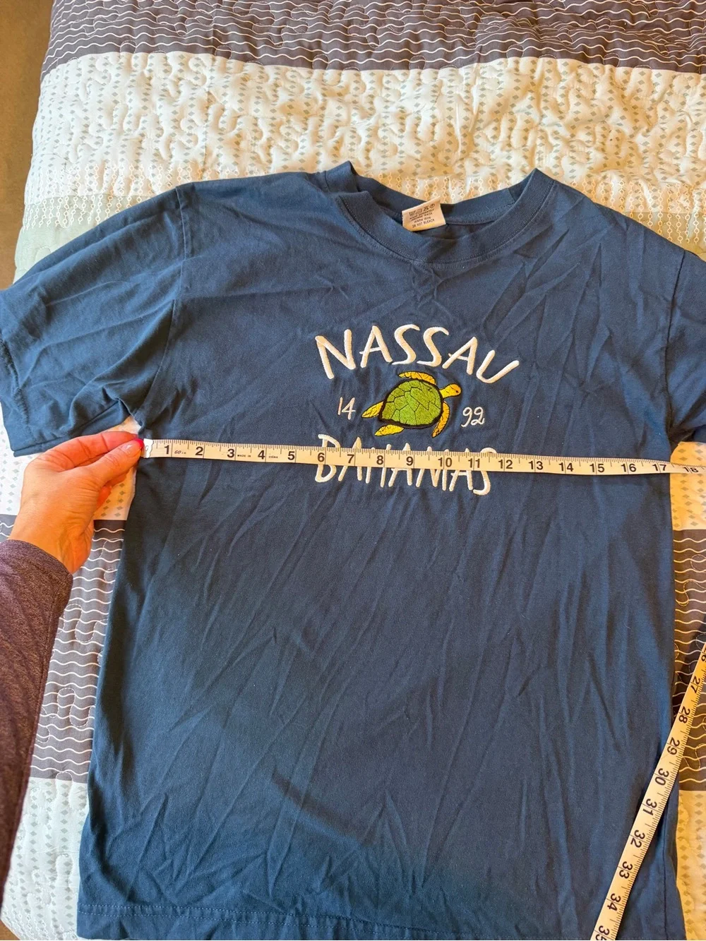 Nassau Bahamas Navy Short Sleeve Graphic Tee - Turtle Design - Picture 5 of 6